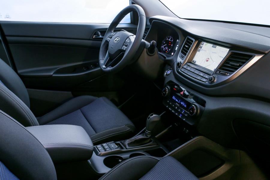 Интерьер Hyundai Tucson Sound Edition 2017 года  (фото 6 из 8)